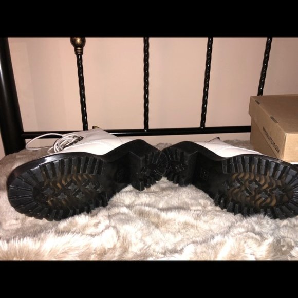 Dr. Martens Leona Temperley combat boot in Bone - Picture 5 of 5